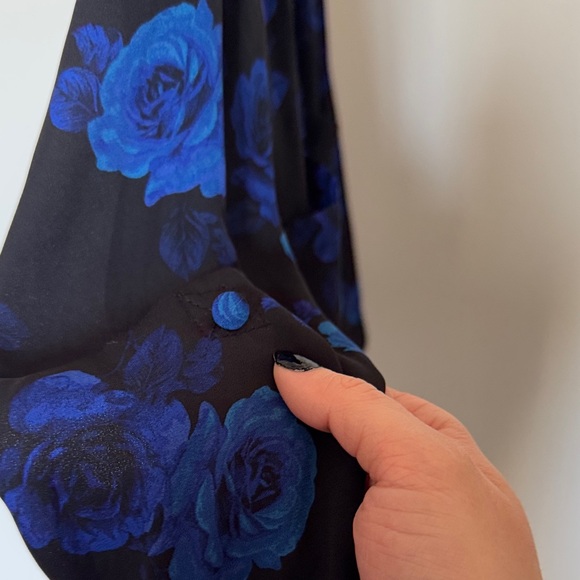 Torrid Black and Blue Rose Blouse Size 0 - Picture 3 of 6
